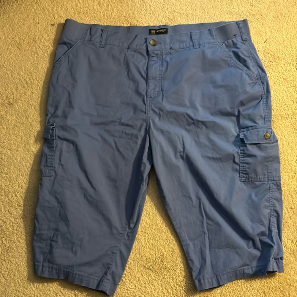 Lee relaxed fit capris sz 24. Blue